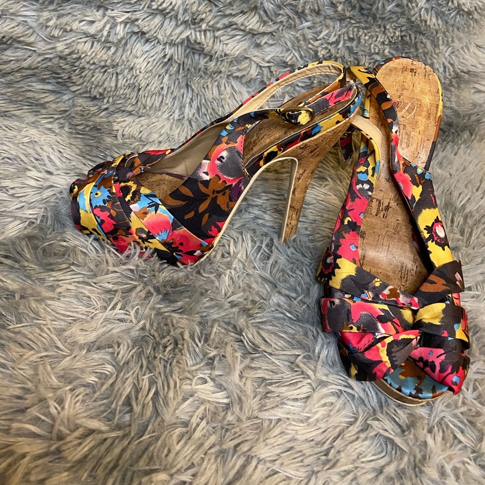 Heels - Picture 3 of 3